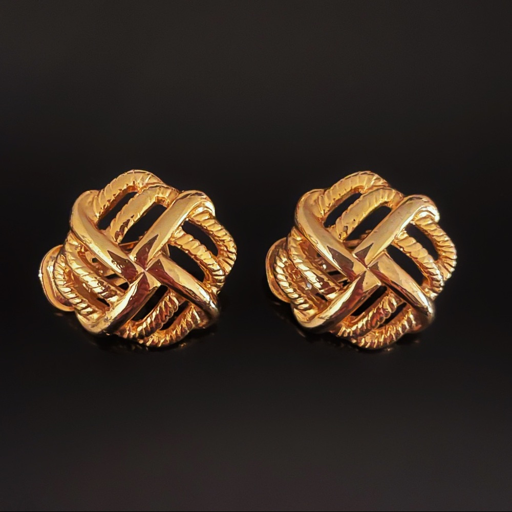 ✨Stunning Twisted Gold-tone Clip On Earrings